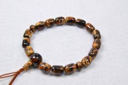 虎琥珀11×8.5ミリなつめ型  腕輪念珠